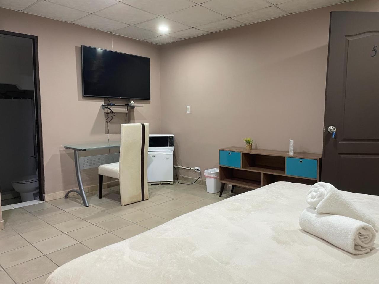 El Prado Guest house *
